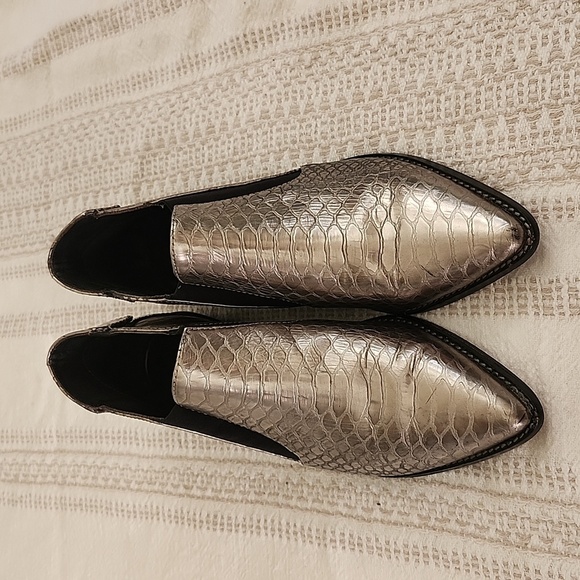 LAMB silver black reptile print leather pointed toe ankle booties Womens 6.5 - Picture 3 of 12